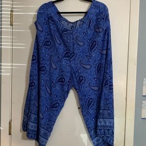 Avenue size 16 woven capris